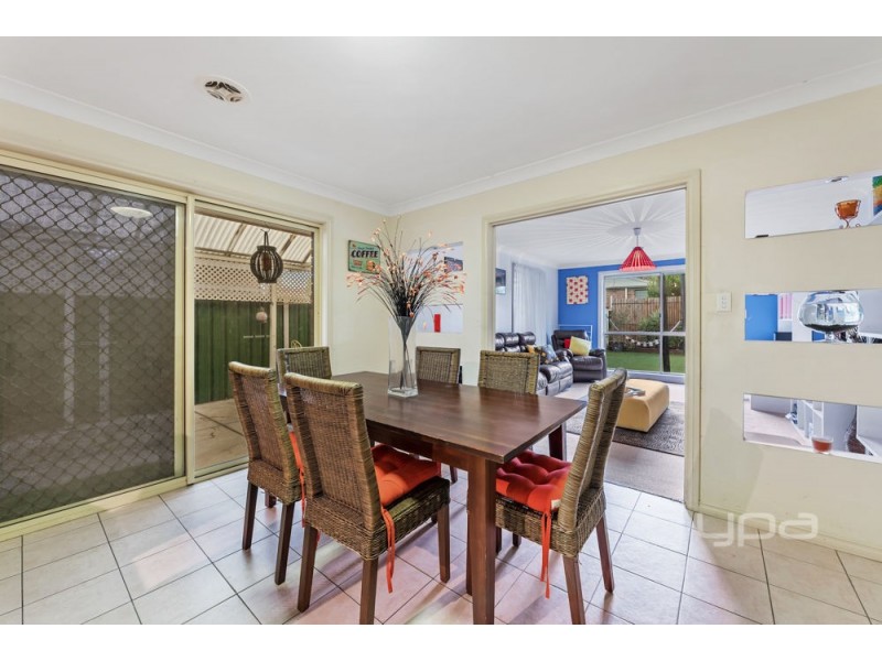 16 Creekbank Place, Caroline Springs VIC 3023