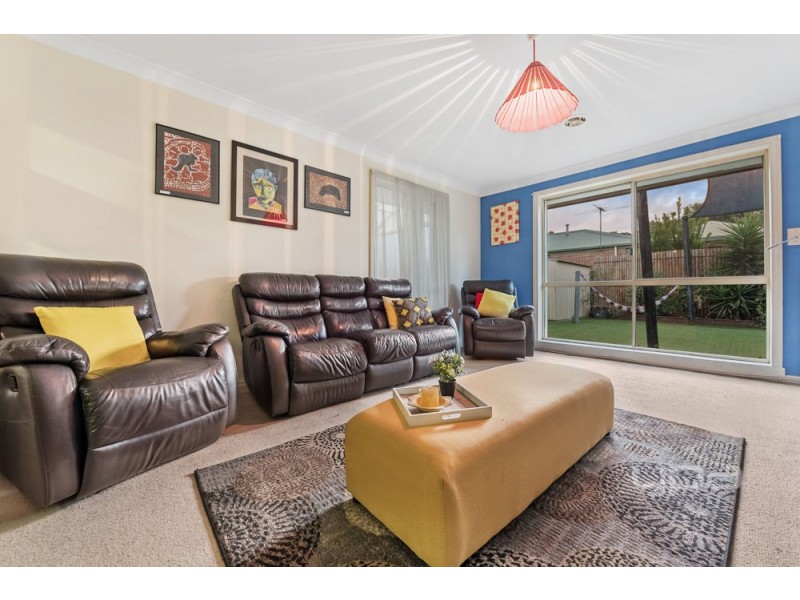 16 Creekbank Place, Caroline Springs VIC 3023