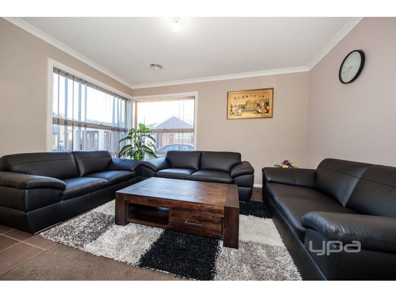 15/40 McCubbin Way, Caroline Springs VIC 3023
