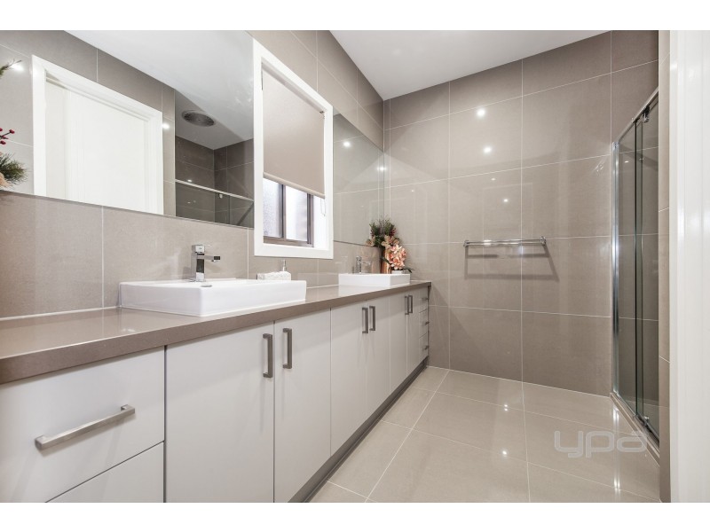 6 Springlands Crescent, Plumpton VIC 3335