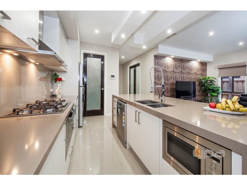 6 Springlands Crescent, Plumpton VIC 3335