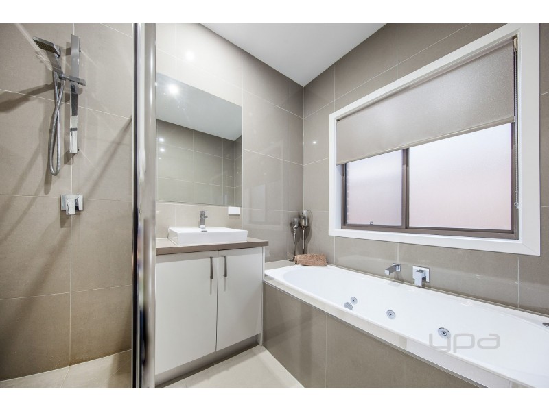 6 Springlands Crescent, Plumpton VIC 3335