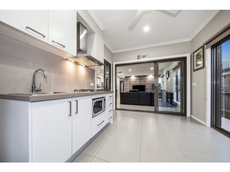 6 Springlands Crescent, Plumpton VIC 3335