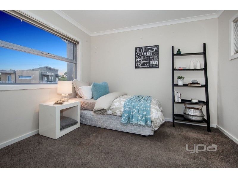2/1 Dargi Green, Caroline Springs VIC 3023