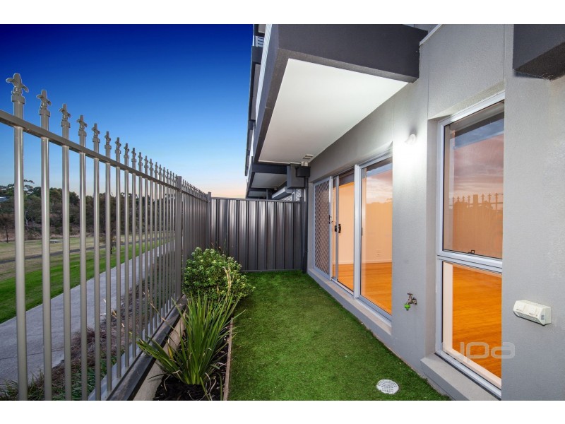 6/13 Greville Street, Caroline Springs VIC 3023