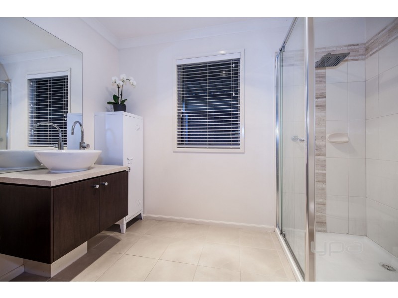 124 Tenterfield Drive, Burnside Heights VIC 3023