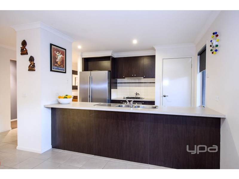 124 Tenterfield Drive, Burnside Heights VIC 3023