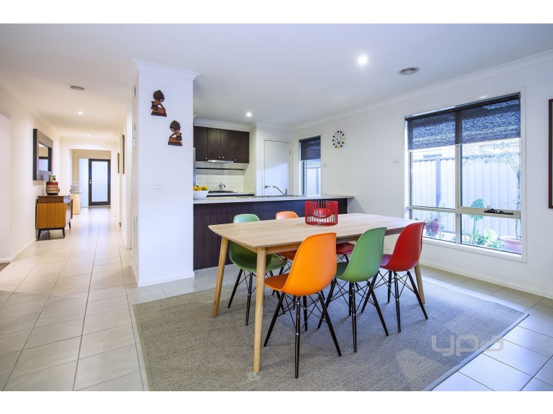 124 Tenterfield Drive, Burnside Heights VIC 3023
