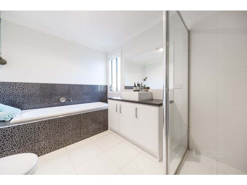 1 Armstrong Walk, Plumpton VIC 3335