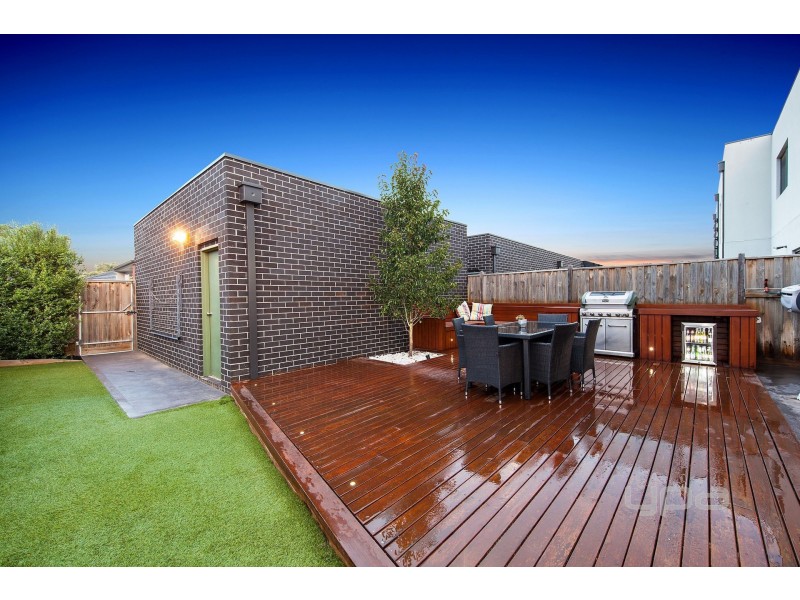 1 Armstrong Walk, Plumpton VIC 3335