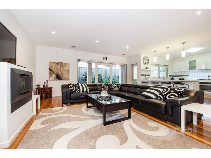 1 Arroyo Place, Caroline Springs VIC 3023