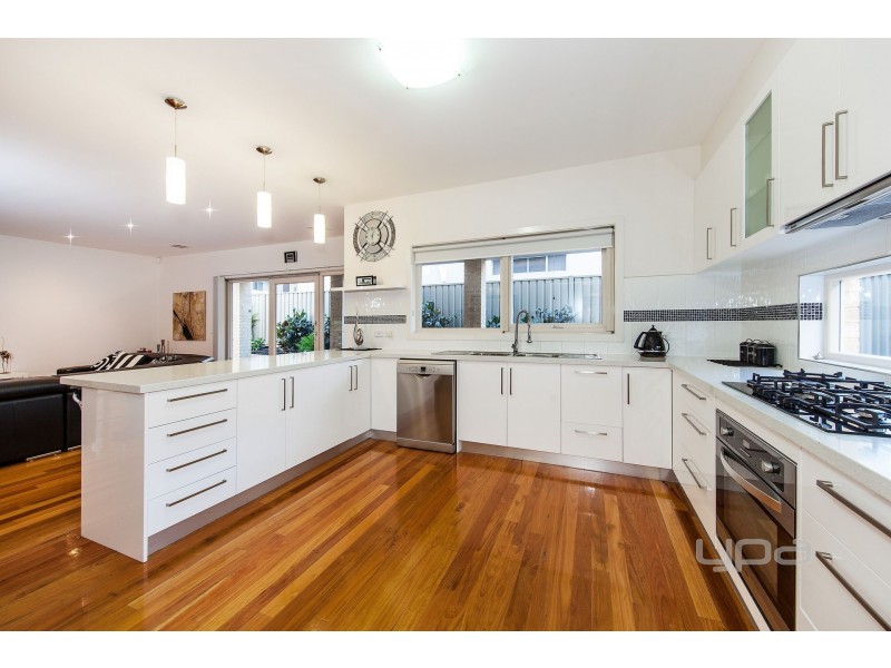 1 Arroyo Place, Caroline Springs VIC 3023