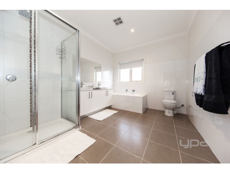 1 Arroyo Place, Caroline Springs VIC 3023