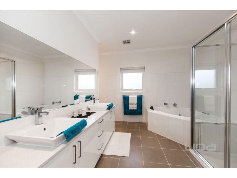 1 Arroyo Place, Caroline Springs VIC 3023