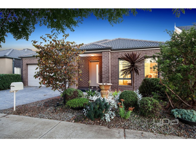 7 Daly Circuit, Caroline Springs VIC 3023