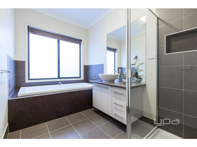 7 Daly Circuit, Caroline Springs VIC 3023