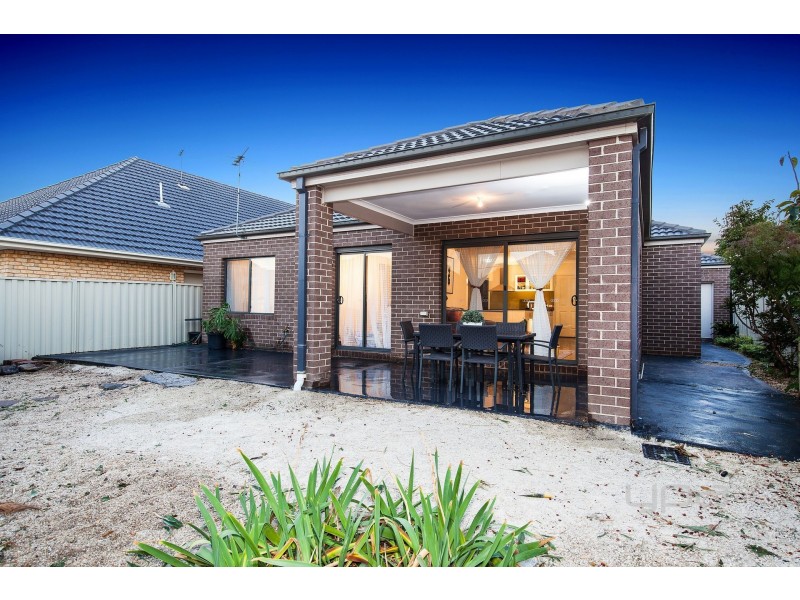 7 Daly Circuit, Caroline Springs VIC 3023