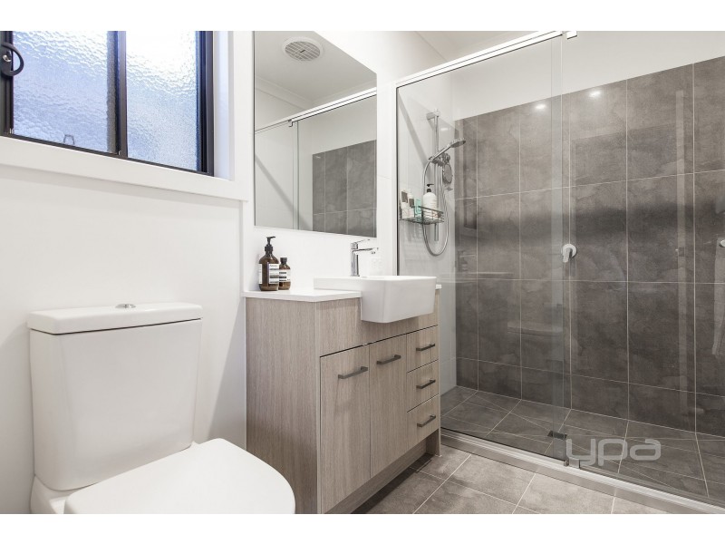 16 Eaglecrest Avenue, Plumpton VIC 3335