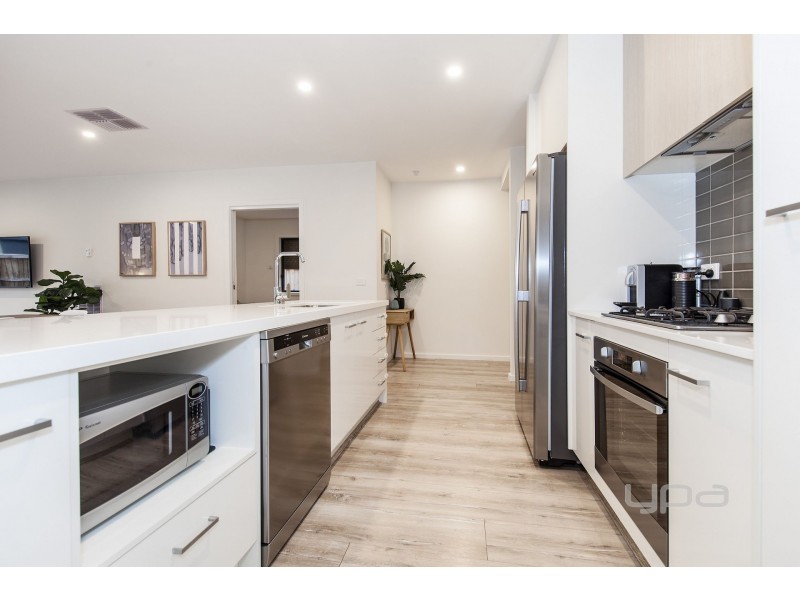 16 Eaglecrest Avenue, Plumpton VIC 3335