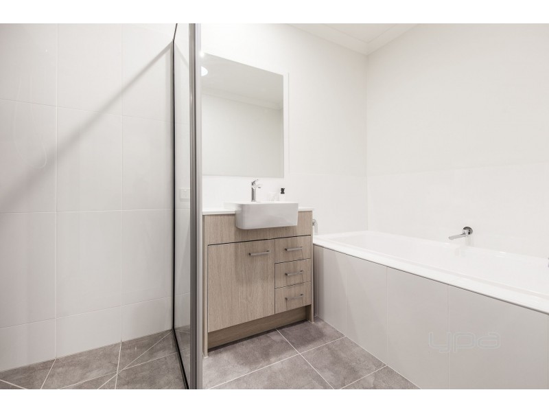 16 Eaglecrest Avenue, Plumpton VIC 3335