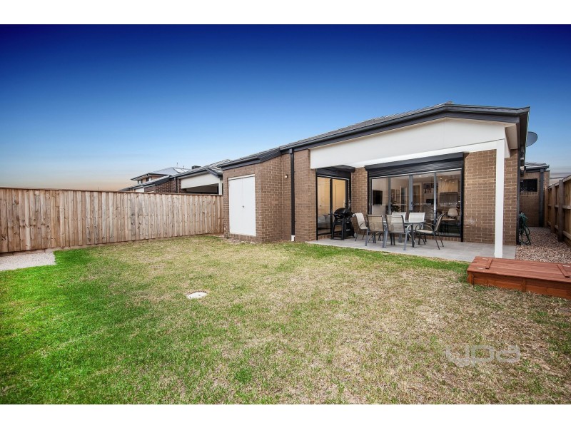 16 Eaglecrest Avenue, Plumpton VIC 3335