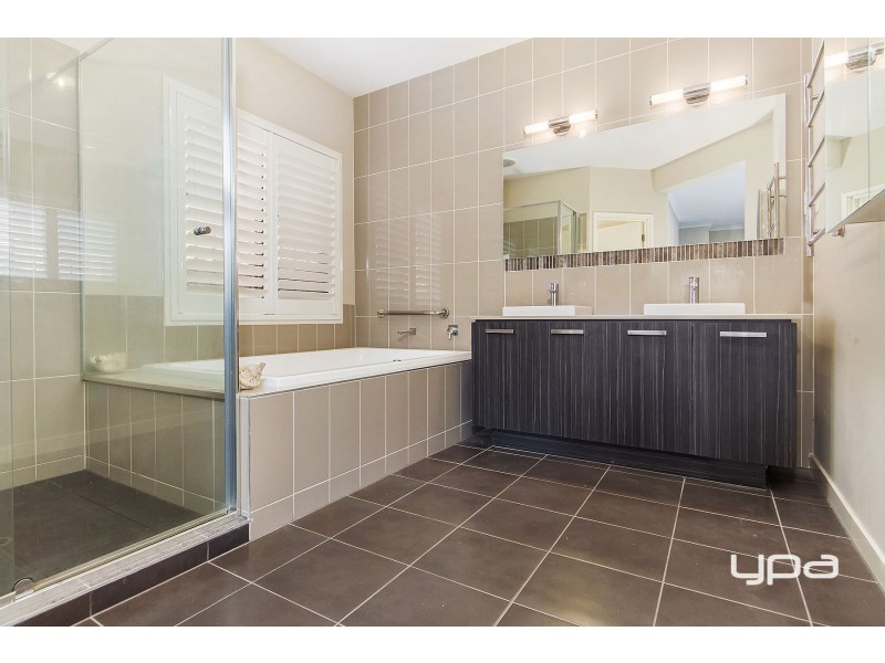 5 Pacific Boulevard, Taylors Hill VIC 3037