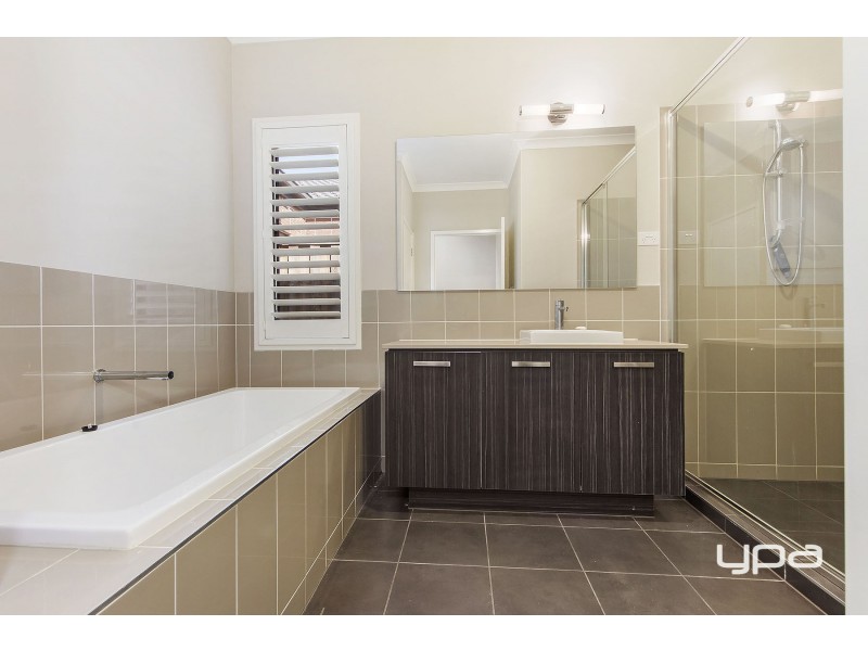 5 Pacific Boulevard, Taylors Hill VIC 3037