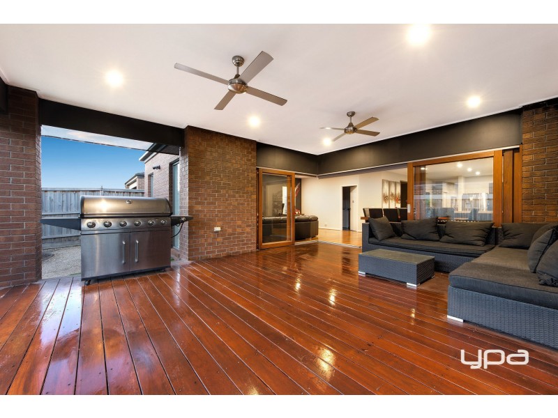 5 Pacific Boulevard, Taylors Hill VIC 3037