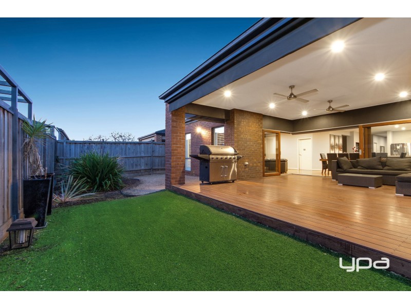 5 Pacific Boulevard, Taylors Hill VIC 3037