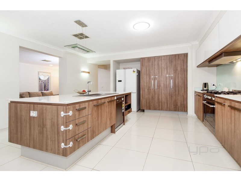 16 Harrison Court, Burnside Heights VIC 3023