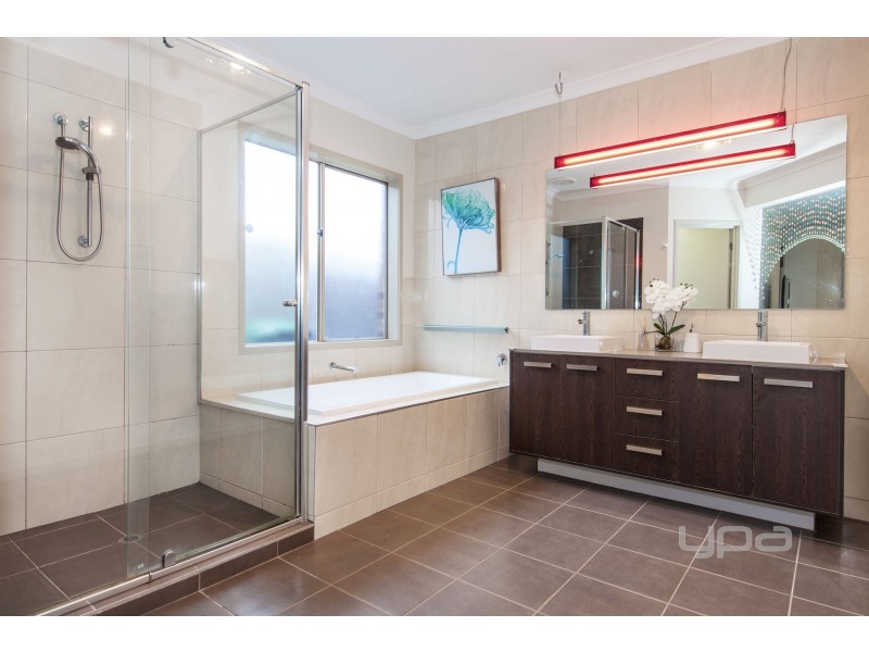 16 Harrison Court, Burnside Heights VIC 3023