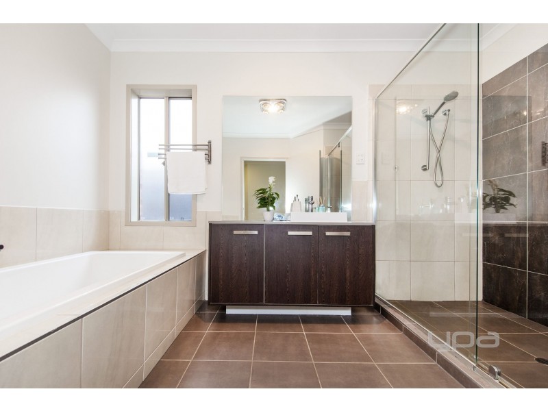 16 Harrison Court, Burnside Heights VIC 3023