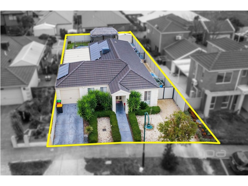 32 The Parkway, Caroline Springs VIC 3023