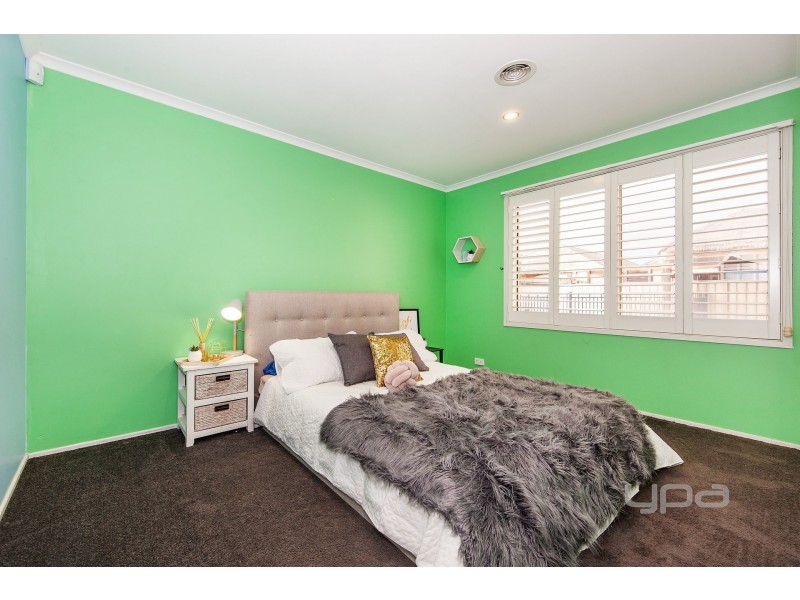 32 The Parkway, Caroline Springs VIC 3023