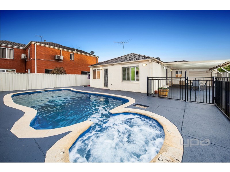 32 The Parkway, Caroline Springs VIC 3023