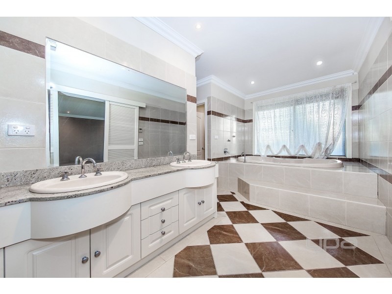 14 Lancelot Court, Hillside VIC 3037