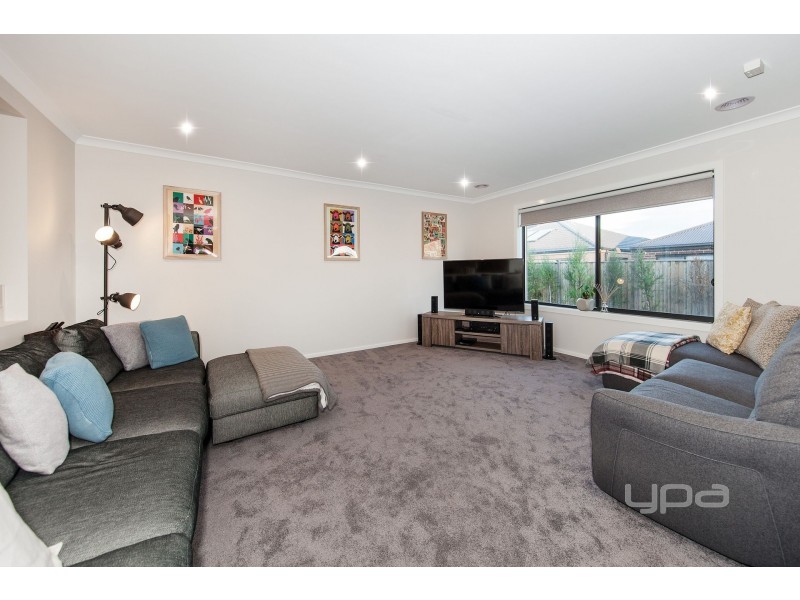 13 Kennedy Drive, Plumpton VIC 3335