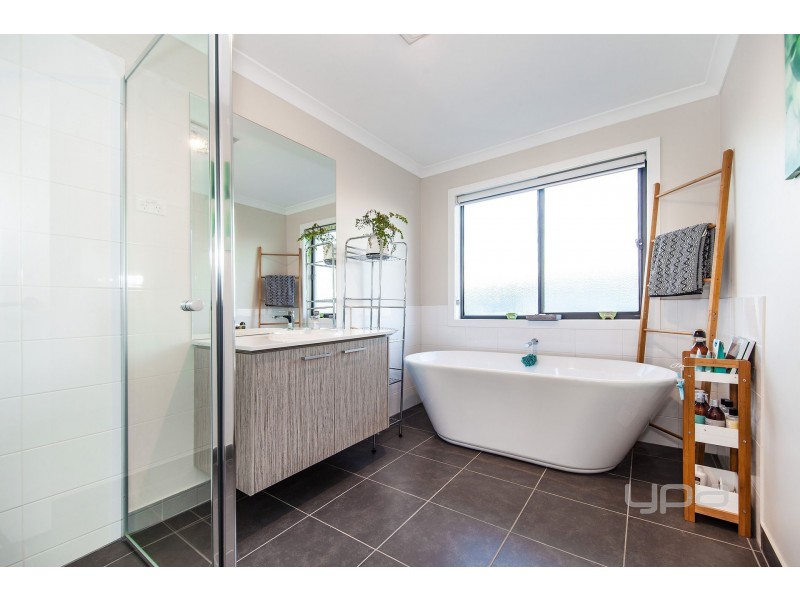 13 Kennedy Drive, Plumpton VIC 3335