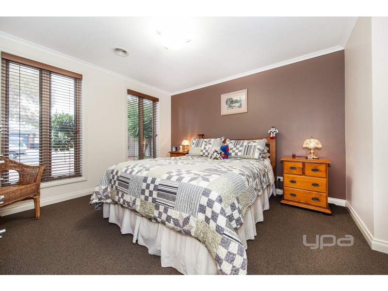 14 Scullin Road, Burnside Heights VIC 3023