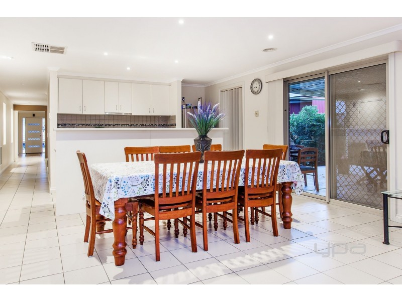 14 Scullin Road, Burnside Heights VIC 3023