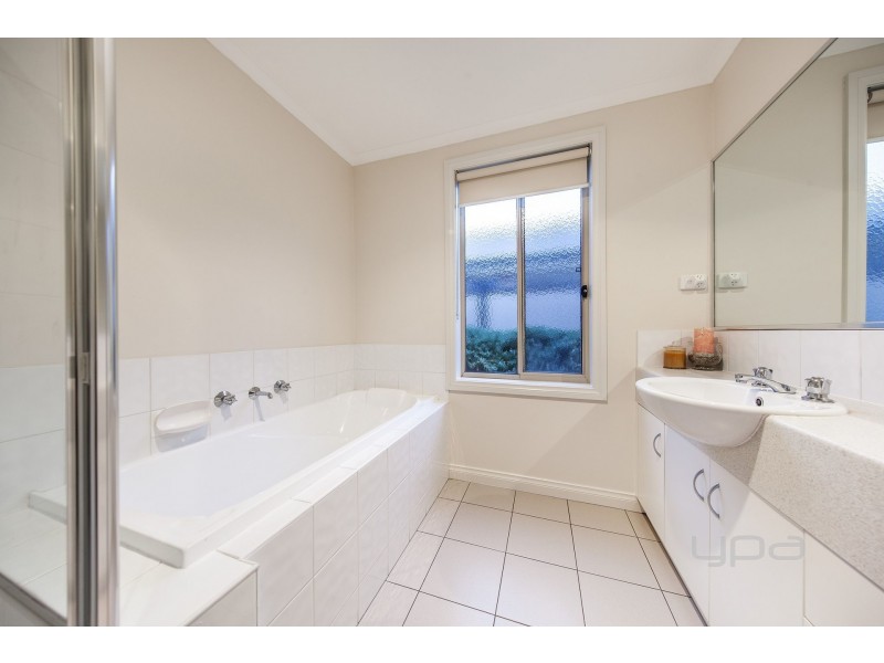 14 Scullin Road, Burnside Heights VIC 3023