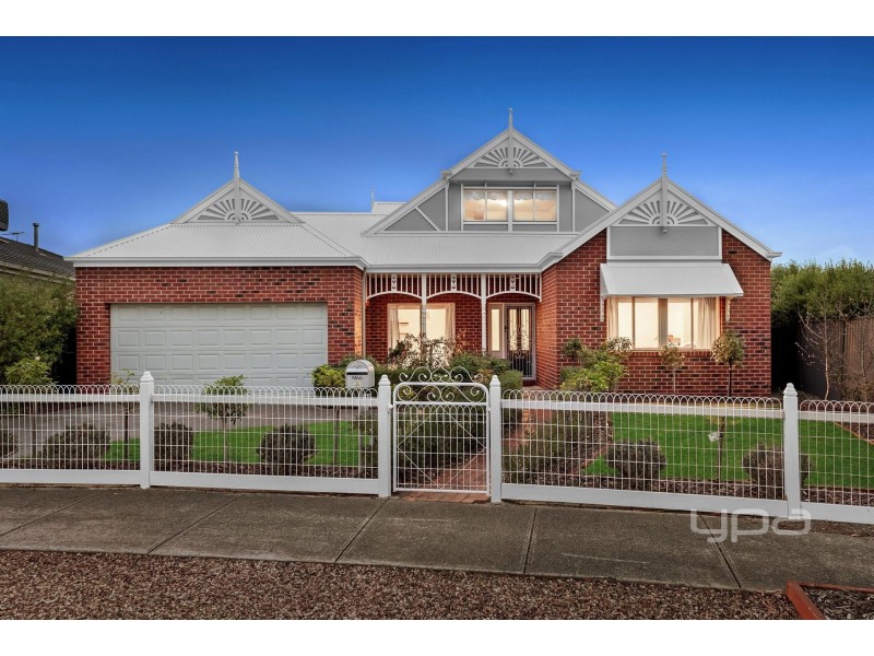 9 Dobell Crescent, Caroline Springs VIC 3023