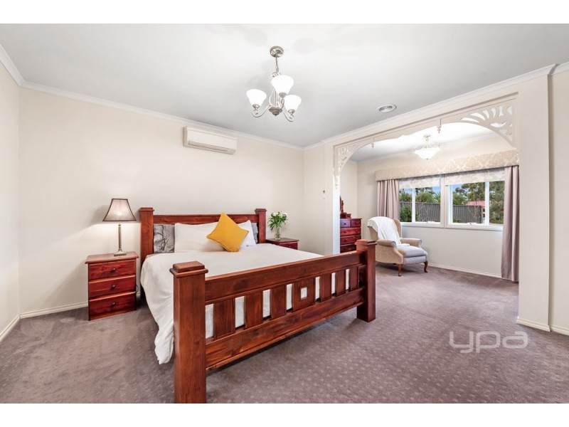 9 Dobell Crescent, Caroline Springs VIC 3023