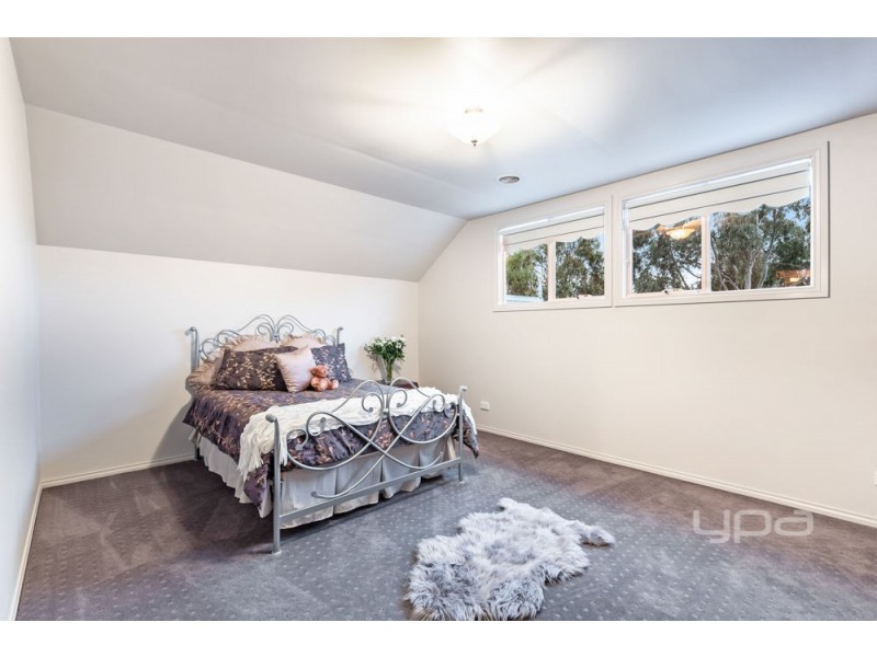 9 Dobell Crescent, Caroline Springs VIC 3023