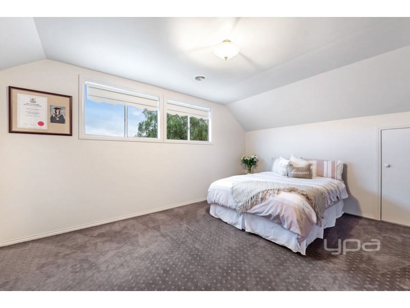 9 Dobell Crescent, Caroline Springs VIC 3023