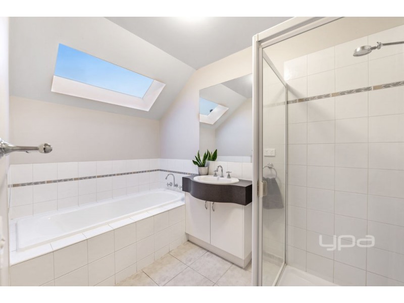 9 Dobell Crescent, Caroline Springs VIC 3023