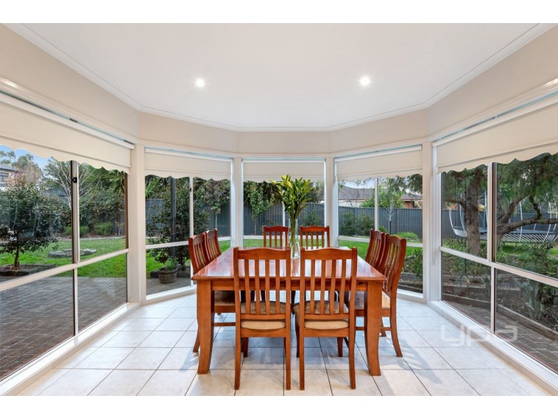 9 Dobell Crescent, Caroline Springs VIC 3023