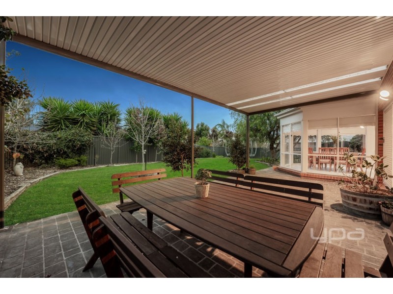 9 Dobell Crescent, Caroline Springs VIC 3023