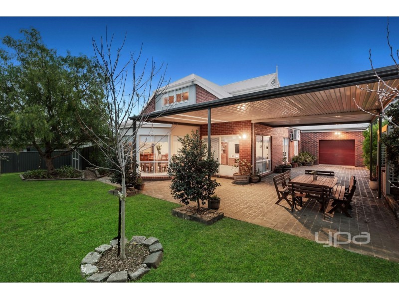 9 Dobell Crescent, Caroline Springs VIC 3023