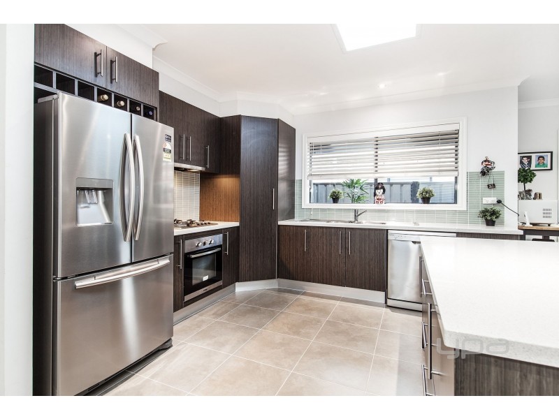 34 Wilkins Crescent, Burnside Heights VIC 3023